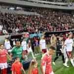 Ultrașii au perturbat ceremonia de omagiu de la Dinamo - Rapid. Crainicul le-a tras atenția giuleștenilor: "Respectul nu se negociază!" 2 ultrasii au stricat momentul de reculegere de la dinamo rapid crainicul i a taxat pe giulesteni respectul nu se discuta 68f532b636ad8