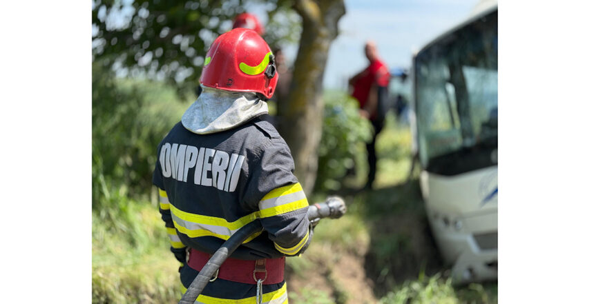 Accident spectaculos la Cumpăna: Două victime după ce o mașină a lovit un copac 1 un autoturism a intrat intr un pom la cumpana doua persoane au fost ranite 68fcb9b82e90e