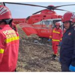 Coliziune spectaculoasă între o mașină și o motocicletă lângă Ciucurova, cu o intervenție de urgență din partea elicopterului SMURD pentru o femeie rănită. 3 un autoturism si o motocicleta s au ciocnit in apropiere de ciucurova o femeie preluata de elicopterul smurd 68f52535bcb8f