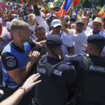 Un avocat bucureștean, acuzat de agresiune asupra unui jandarm în timpul unui protest al susținătorilor lui Călin Georgescu, a ajuns în fața instanței. 3 un avocat din bucuresti a fost trimis in judecata dupa ce a lovit un jandarm la un protest al sustinatorilor lui calin georgescu 68f7baf060c81