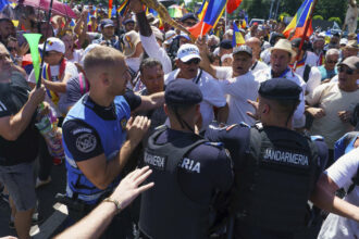 un avocat din bucuresti a fost trimis in judecata dupa ce a lovit un jandarm la un protest al sustinatorilor lui calin georgescu 68f7baf060c81