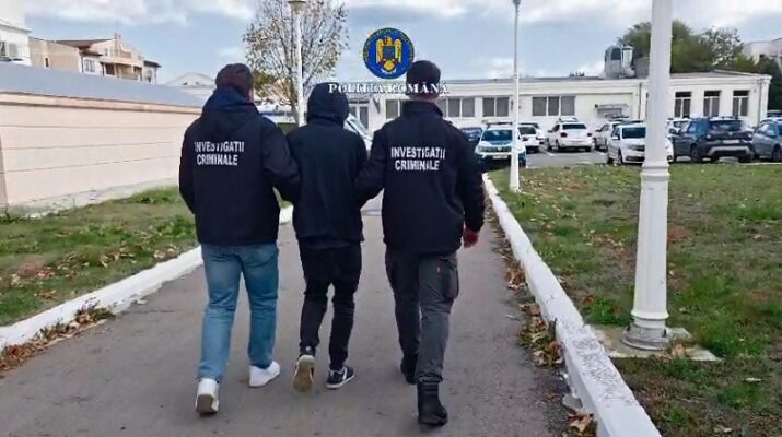 Capturat de autorități: un bărbat de 66 de ani suspectat de multiple furturi în Constanța 1 un barbat de 66 de ani banuit de comiterea mai multor furturi retinut de politistii constanteni 68f781b3546e0