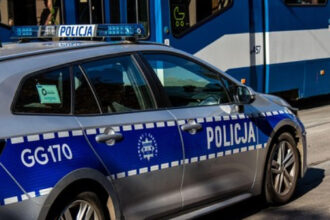 un barbat din polonia a dus un obuz din al doilea razboi mondial acasa proiectilul a explodat in timp ce barbatul bea cu prietenii 6900968e44986