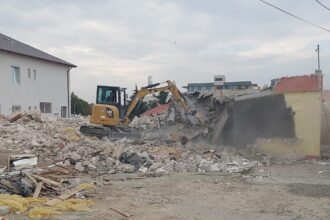 un constantean trebuie sa demoleze o constructie pe care a cumparat o dar pentru care nu are autorizatie 6902c7310b8e5