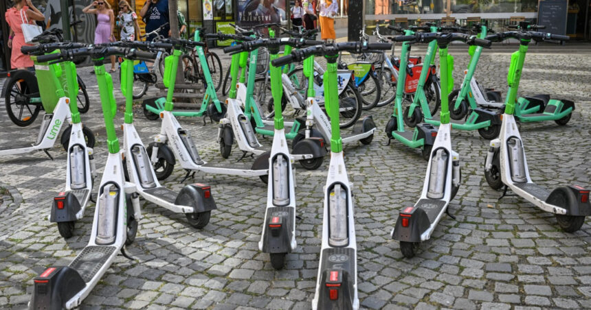 Un celebru oraș european renunță la trotinetele electrice din cauza „dezghețului” de pe trotuare 1 un cunoscut oras turistic european interzice trotinetele electrice din cauza haosului de pe trotuare 68f669996e330