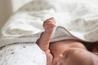 un cuplu din gorj si a vandut bebelusul de trei saptamani ca sa si cumpere o masina unde a fost gasit copilul 6904d15498708