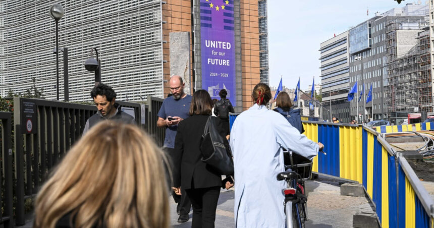 Un ofițer de poliție din Bruxelles, cu acces la diplomați acreditați în Belgia, a fost pus sub acuzația de spionaj. 1 un politist din bruxelles care avea acces la diplomati acreditati in belgia a fost acuzat de spionaj 68ecb0501cab1