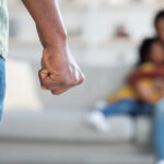Un român și-a transformat locuința într-un „cuib al suferinței” pentru soție și copii: ani de groază, acte de violență și abuzuri documentate. 2 un roman si a transformat casa intr o inchisoare domestica pentru sotie si copii ani de teroare violente filmate si abuzuri 68fa144177cbc