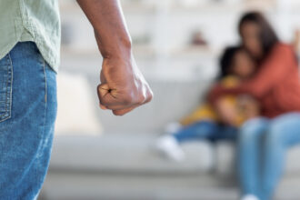 un roman si a transformat casa intr o inchisoare domestica pentru sotie si copii ani de teroare violente filmate si abuzuri 68fa144177cbc
