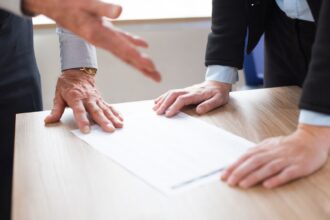 un teren si o casa de locuit din navodari detinute de o firma falimenta scoase la licitatie afla la ce pret au fost evaluate 68df411947b43
