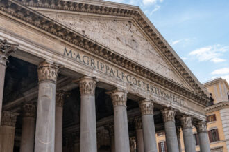 un turist japonez a murit dupa ce a cazut de pe un zid al panteonului din roma 68fcddb897d1b