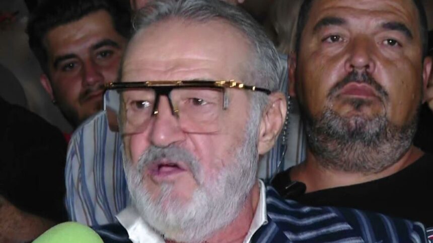 Un amalgam de emoții pentru Becali! Un fost jucător al Stelei susține că brandul „Steaua” ar trebui scos la licitație, dar prețul cerut este colosal. 1 una calda alta rece pentru becali un fost stelist crede ca marca steaua trebuie scoasa la licitatie dar suma propusa e imensa 68fc8b7aa6af1