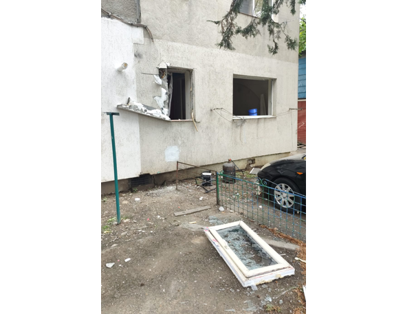 ATENȚIE! Deflagrație și flăcări într-un imobil de garsoniere în Murfatlar! Un bărbat de 65 de ani a fost dus la spital. 1 update alerta explozie urmata de incendiu intr un bloc de garsoniere din murfatlar un barbat de 65 de ani transportat la spital 68e0d8ffd9474