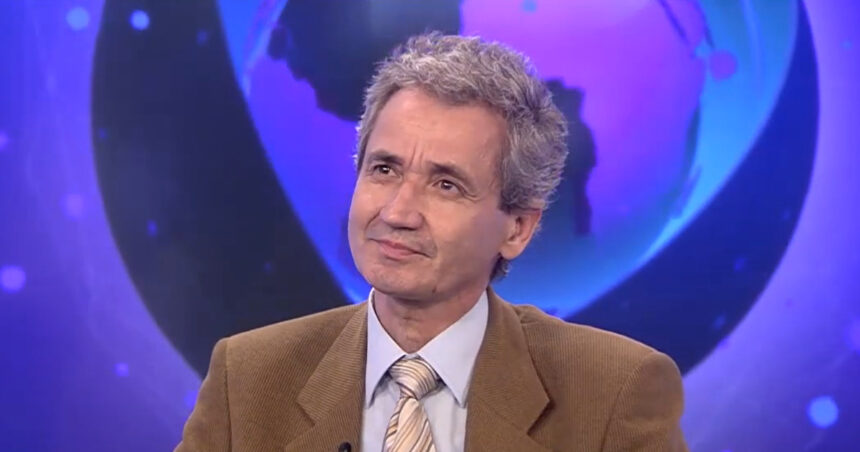 „Sprijinul Occidentului pentru Ucraina și susținerea Chinei pentru Rusia: Comandorul Sandu Mateiu analizează perspectivele conflictului, care ar putea continua între 1 și 3 ani.” 1 vestul tine ucraina in viata china tine rusia razboiul mai poate dura 1 3 ani analiza comandorului sandu mateiu 68f8c2ad0312e