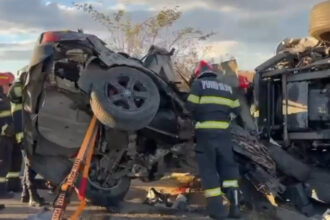 video accident cu doi morti in judetul iasi un bmw s a ciocnit cu un tir dupa ce soferul autoturismului a depasit pe linie continua 6900e7a496c5c