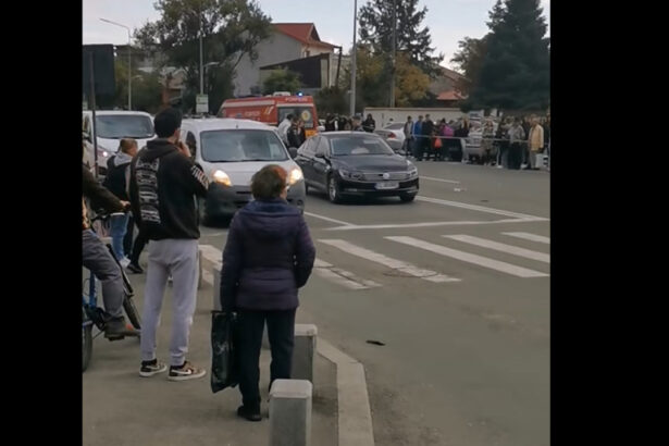 video accident mortal in bucuresti o femeie si copilul ei aflat in carucior au fost loviti de o masina pe trecerea de pietoni mama a murit 68ed1d7421f6a
