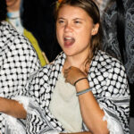 Greta Thunberg, activista suedeză, denunță Israelul pentru abuzuri inumane: „Am suferit răpiri și torturi” 3 video activista suedeza greta thunberg acuza israelul de tratament inuman am fost rapita si torturata 68e64db8896da