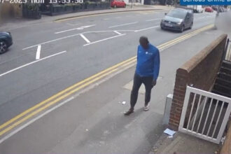 video alerta in marea britanie dupa o eroare uriasa a politiei este cautat un detinut care a fost eliberat din greseala 68fd321820e96