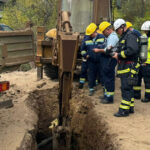 Alertă în Vâlcea: O conductă de gaze s-a rupt în timpul lucrărilor de canalizare, iar zeci de oameni au fost evacuați! 2 video alerta in valcea conducta de gaze sparta in timpul unor lucrari la canalizare zeci de persoane evacuate 68fa2233b8f0c