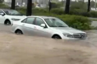 video alerta rosie in spania din cauza ploilor torentiale oameni blocati in masini si haos in trafic 68ed0845342c4