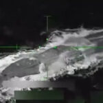 „O oportunitate deosebită: Donald Trump dezvăluie imagini cu prăbușirea unui imens submarin dedicat transportului de droguri către SUA” 3 video am avut marea onoare donald trump publica imagini cu distrugerea unui submarin foarte mare care transporta droguri spre sua 68f4ae775458c