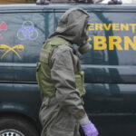 Alertă de securitate în Arad: SRI și Poliția au confiscat echipamente electronice, un suspect a fost arestat. 2 video amenintare cu bomba in arad sri si politia au ridicat obiecte si bunuri electronice un barbat a fost retinut 68e4ee8390a78