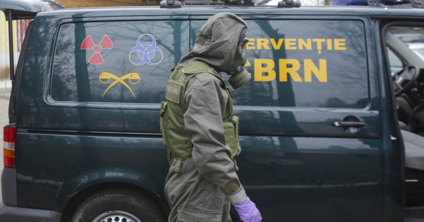Alertă de securitate în Arad: SRI și Poliția au confiscat echipamente electronice, un suspect a fost arestat. 1 video amenintare cu bomba in arad sri si politia au ridicat obiecte si bunuri electronice un barbat a fost retinut 68e4ee8390a78