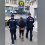 Bărbat reținut după ce și-a atacat prietenul cu un ciocan: Justiția l-a condamnat la 30 de zile de închisoare 3 video barbat arestat dupa ce si a lovit prietenul cu un ciocan in cap judecatorii l au trimis dupa gratii pentru 30 de zile 68f9e56a15a8b