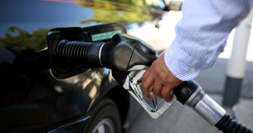 Prețurile la combustibili explodează: majorări de trei ori în această lună! Ce urmează? 1 video carburantii continua sa se scumpeasca preturile au crescut de trei ori luna aceasta cand este anuntata o noua majorare 6902240a653c7