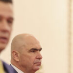 Ciprian Ciucu: La PSD, trei personaje dintr-un show de păpuși își unesc forțele pentru a-l ataca pe Ilie Bolojan, sub atenta supraveghere a lui Sorin Grindeanu. 3 video ciprian ciucu la psd e o strategie ca 3 indivizi intr un muppets show sa il atace pe ilie bolojan cu aprobarea lui sorin grindeanu 68e7a9ed85ded