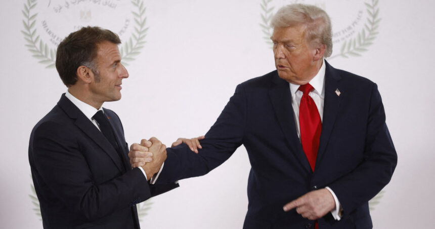 Întâlnirea surprinzătoare dintre Trump și Macron: o strângere de mână care a stârnit valuri pe Internet! 1 video ciudata strangere de mana dintre trump si macron moment viral pe internet 68ede5b9af745