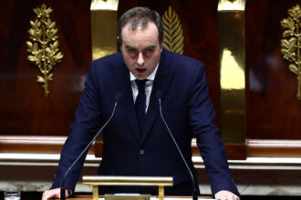 video compromis in franta premierul sebastien lecornu propune suspendarea reformei pensiilor pana la alegerile prezidentiale din 2027 68ee60f97d514