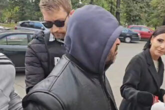 video daca aveam o mitraliera va impuscam pe toti declaratii socante ale barbatului care a vrut sa si incendieze masina intr o benzinarie 68e909381429a