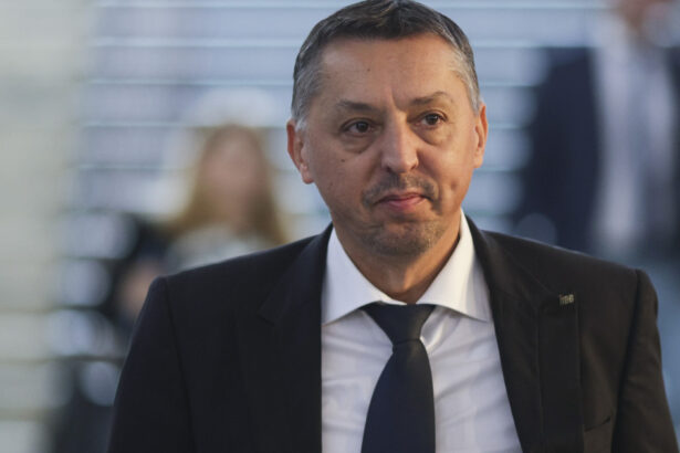 video daniel david am trecut de furtuna fiscal bugetara am reusit sa salvam salariile si bursele pana la sfarsitul anului 68fa84bd3b896