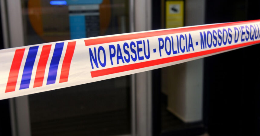Descoperire șocantă în Valencia: Rămășițele unui bărbat îngropat în trecutul de acum 15 ani, dezvăluite de inundații într-un apartament. 1 video descoperire macabra in valencia cadavrul unui barbat care a murit acum 15 ani a fost gasit intr un apartament dupa inundatii 68ebc4e673b95