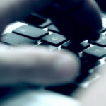 video detinutul hacker de la penitenciarul targu jiu a fost ajutat de un politist directorul unitatii schimbat raport anp 68f6037c3c42f