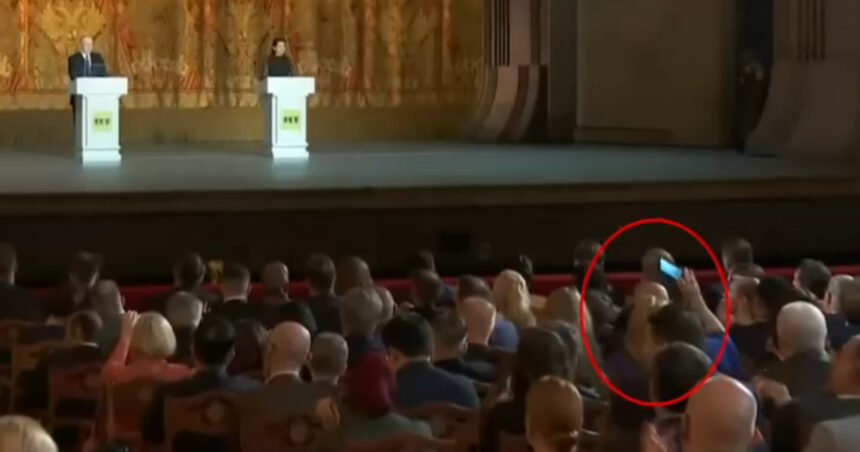 Diana Șoșoacă, prezentă la un eveniment cu discursul lui Putin despre expansiunea Rusiei în lume. 1 video diana sosoaca a participat la un eveniment unde putin a tinut un discurs dictatorul a vorbit despre promovarea rusiei in alte tari 68f3df3101374