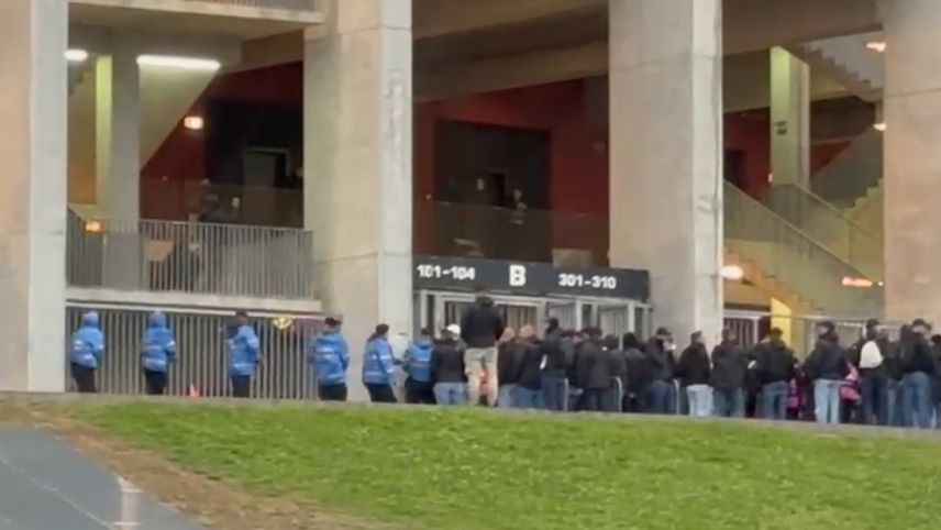 „Foc și Adrenalină pe Arena Națională! Fanii elvețieni surprinși cu materiale pirotehnice înainte de confruntarea FCSB - Young Boys: 'Jandarmii s-au mobilizat rapid!'” 1 video exclusiv arde arena nationala materiale pirotehnice gasite asupra fanilor elvetieni inainte de fcsb young boys au ven 68dea5d6674a8
