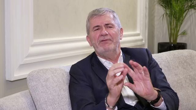 Valeriu Iftime dezvăluie echipele care luptă pentru trofeu: „Aceștia sunt cei trei titani!” 1 video exclusiv valeriu iftime a numit echipele care se bat la titlu ei sunt cei trei uriasi 68e60249d79a6