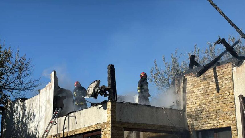 Incendiu devastator la locuința proprietarului unei pensiuni din Murighiol 1 video galerie foto a ars casa patronului unei pensiuni din murighiol 68fcc6c732308
