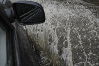 video haos in ilfov inundatii copaci cazuti si masini avariate strazi impracticabile in bragadiru pompierii actioneaza la foc continuu 68e638844b67c