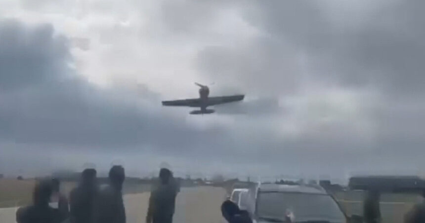 Un avion a realizat o aterizare de urgență pe câmp, evitând astfel o tragedie, la Baza Aeriană „Aurel Vlaicu” din Boboc, Buzău. 1 video imaginile unei tragedii evitate la limita un avion a aterizat de urgenta pe iarba la baza aeriana aurel vlaicu boboc in buzau 68f5eea2150eb