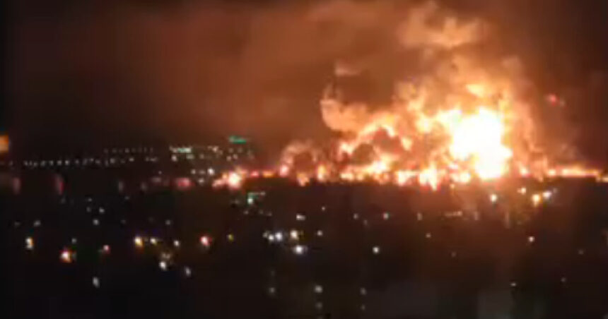 Flăcări de amploare la un depozit esențial de petrol din Crimeea, în urma unui atac cu drone din partea Ucrainei: „Cinci rezervoare au fost afectate” 1 video incendiu de proportii la un depozit petrolier cheie din crimeea dupa un atac ucrainean cu drone au fost lovite cinci rezervoare 68ed0f7033240