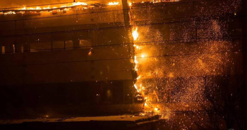 Flăcări devastatoare la o fabrică de procesare a gazelor în Rusia: atac nocturn cu drone asupra instalației. 1 video incendiu puternic la o uzina de prelucrare a gazelor din rusia instalatia a fost atacata noaptea cu drone 68e74e44c4ae8