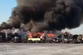 video incendiul din judetul prahova departe de a fi stins flacarile se manifesta pe o suprafata de peste 3 000 de metri patrati 68fb42816ed2c