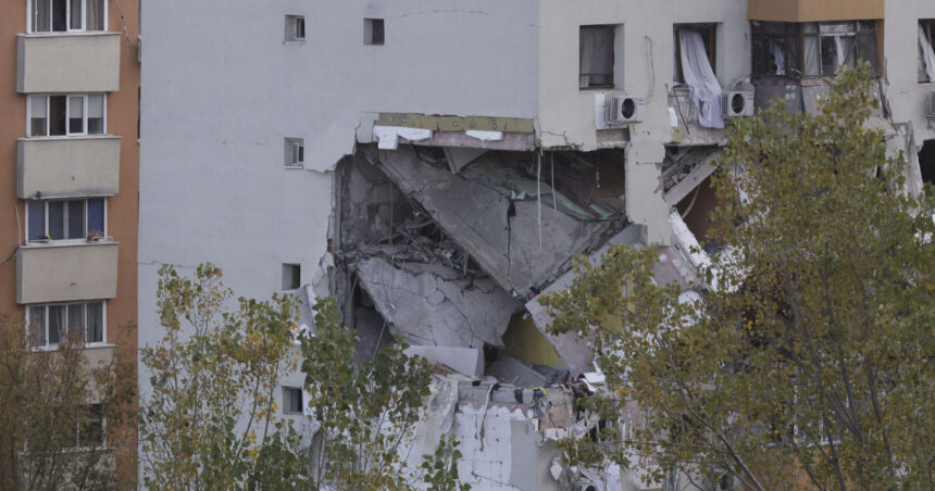 Inginer structural analizează situația blocului din Rahova: „Consolidările erau necesare, chiar și fără explozie” 1 video inginer structurist despre blocul din rahova ar fi avut nevoie de operatiuni de consolidare chiar si fara explozie 68f4b58df1326