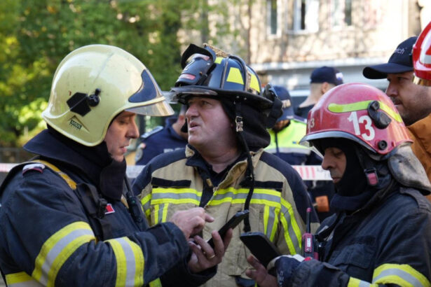 video inregistrare socanta la cateva minute dupa explozia din rahova ce ii spune angajatul distrigaz unuia dintre pompieri 68f339dfc48b6