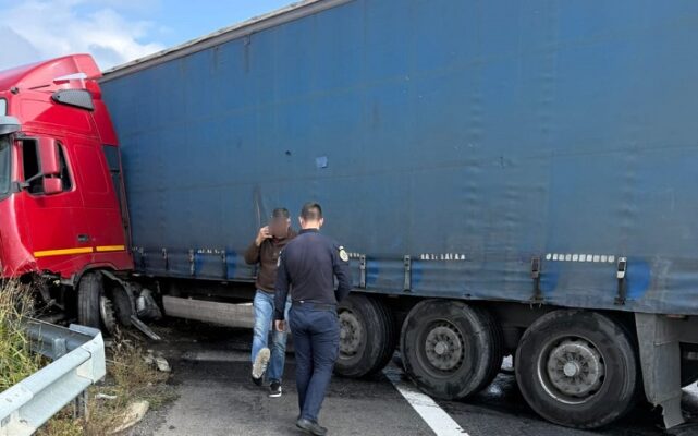 Intervenția jandarmilor constănțeni la un accident pe Autostrada A2 1 video jandarmii constanteni au intervenit la un accident rutier pe autostrada a2 68f13afc56999