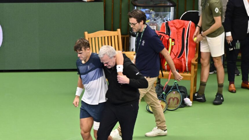 "Alergând pe calea durerii: Starurile ATP critică circuitul, după accidentarea devastatoare a lui Rune, care ar putea să-l țină departe de trei mari competiții" 1 video jucatori de top 10 atp acuza circuitul dupa ce rune a suferit o accidentare groaznica danezul probabil sa rateze trei turnee de mare slem 68fb6f10d4d9a