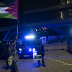 Incidente violente la manifestația pro-Palestina din Barcelona: mașini în flăcări și jandarmi cu sprayuri cu piper pentru a controla mulțimea. 2 video masini incendiate la o manifestatie pro palestina in barcelona jandarmii au folosit sprayuri cu piper pentru a dispersa protestatarii 68f00ddb019b9